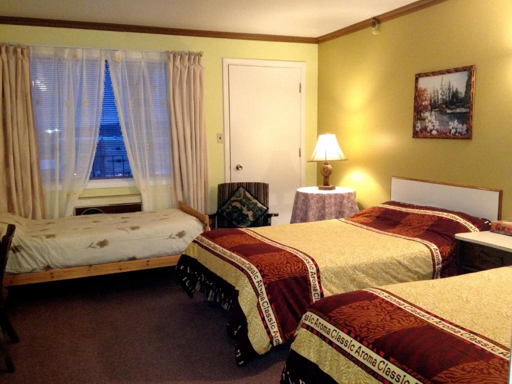 Hotel Motel Le Chateau Lac-Megantic Ruang foto