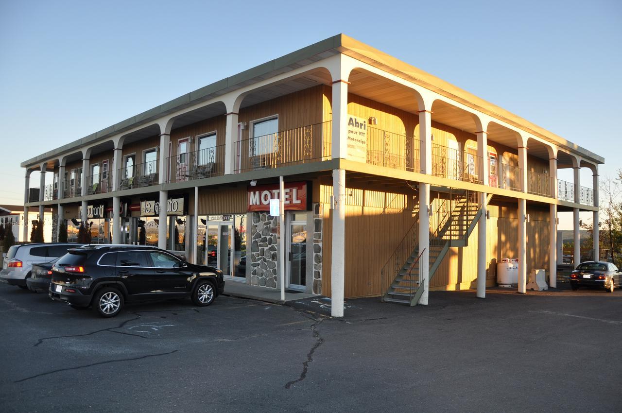 Hotel Motel Le Chateau Lac-Megantic Bagian luar foto